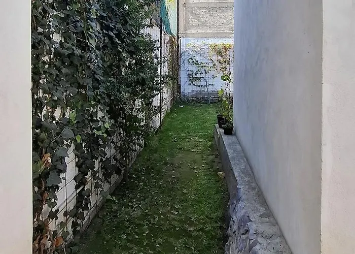 Casa Privada Con Jardín Y Cochera *